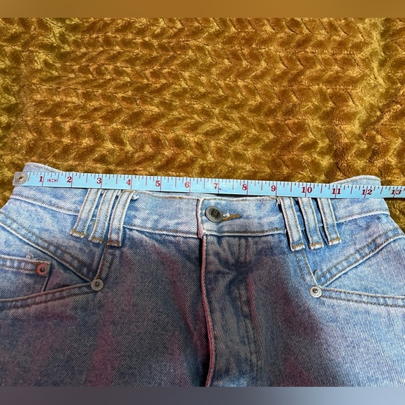Vintage high waisted blue jean shorts - Picture 5 of 7
